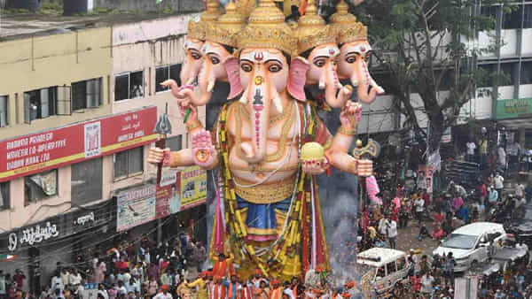 Vinayaka Chaviti: వినాయక చవితి తేదీపై గందరగోళం.. సెప్టెంబర్ 18 లేదా 19న ఏ రోజు జరుపుకోవాలనే విషయంపై తెలంగాణ విద్వత్సభ క్లారిటీ..