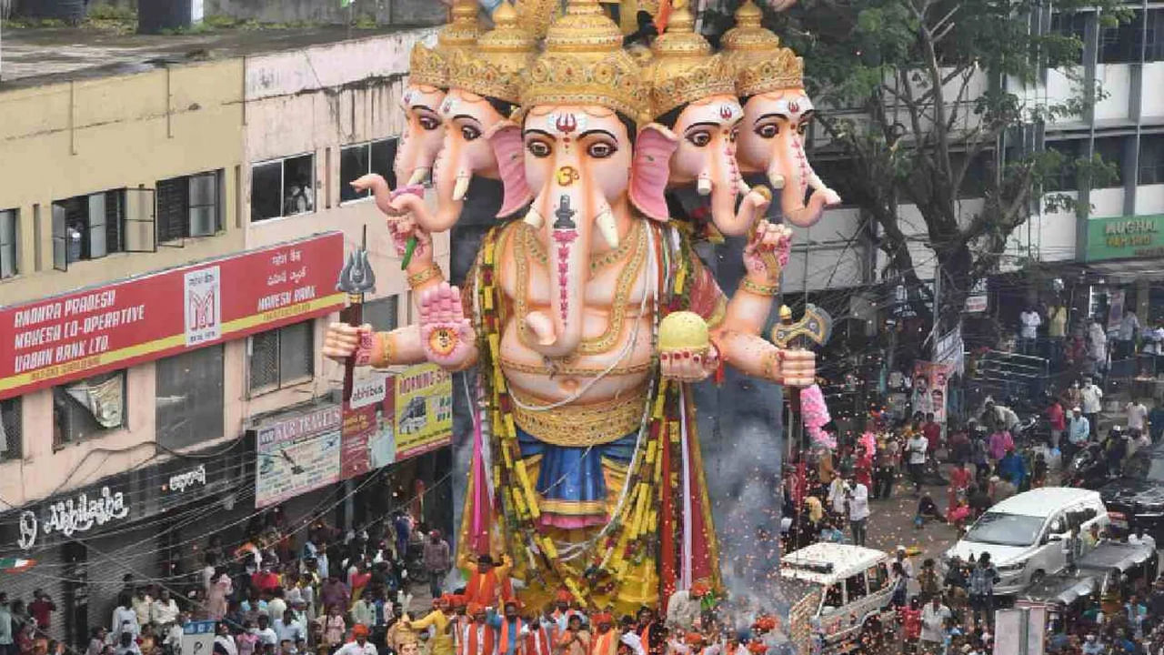 Vinayaka Chaviti: వినాయక చవితి తేదీపై గందరగోళం.. సెప్టెంబర్‌ 18 లేదా 19న ఏ రోజు జరుపుకోవాలనే విషయంపై తెలంగాణ విద్వత్సభ క్లారిటీ..