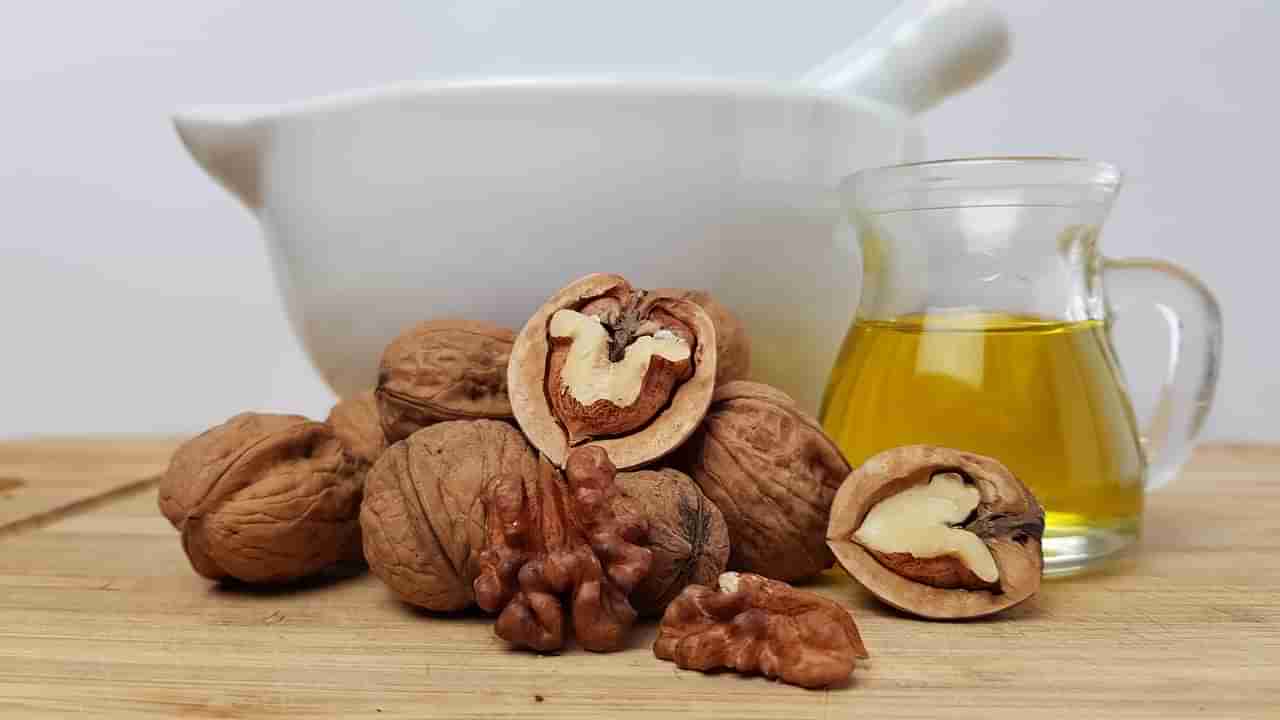 Walnut Oil Health Benefits: వాల్ నట్ ఆయిల్ తో చర్మం యవ్వనంగానే కాదు.. జుట్టుకు కూడా ఒత్తుగా తయారవుతుంది!!