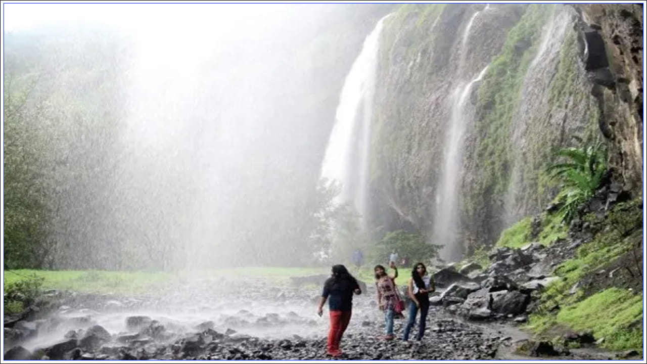 ఈ జలపాతం అందాలను రెండు వైపుల నుంచి చూడవచ్చు. ఇక్కడి జలపాతం అందాలు పర్యాటకులకు ఎంతగానో ఆకట్టుకుంటుంది. ఎంతో మంది అక్కడికి వచ్చి అందాలను తిలకిస్తుంటారు.