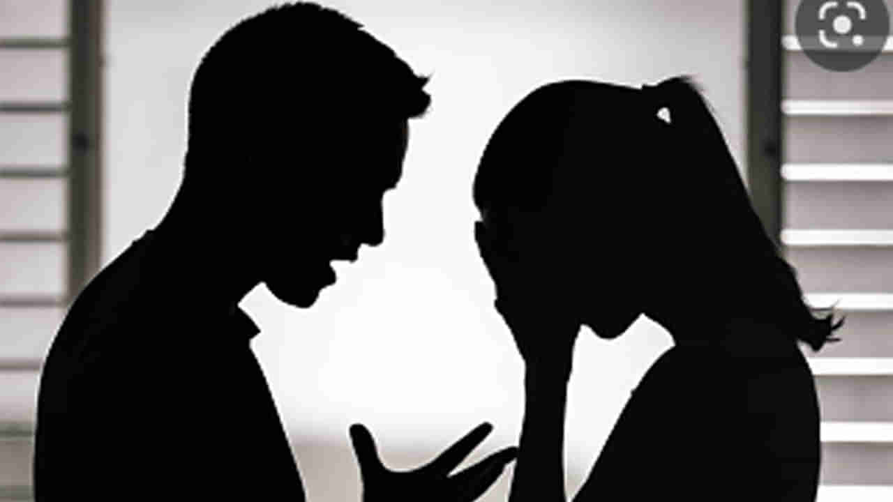 ప్రియుడితో కలిసి ఉండటానికి భర్త అడ్డు తొలగించేందుకు ప్లాన్ వేసిన భార్య.. చివరికి