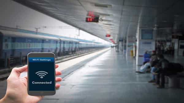Wifi At Railway Stations: రైల్వే స్టేషన్స్లో వెయిట్ చేయడం బోరింగ్గా ఉందా? ఒక్క క్లిక్తో అరగంట పాటు నాన్స్టాప్ సేవలు