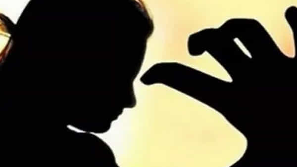 మహిళను లైంగికంగా వేధించిన మాజీ భాగస్వామి.. కట్ చేస్తే బాధిత మహిళకు రూ.9900 కోట్లు