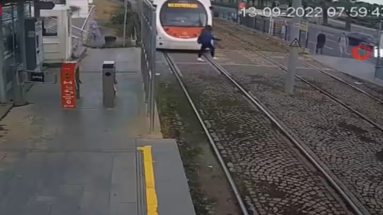 Viral Video: ఈమెకింకా భూమిపై నూకలున్నాయనుకుంటా-జస్ట్ మిస్ అంతే- వీడియో చూశారాంటే షాకే..!