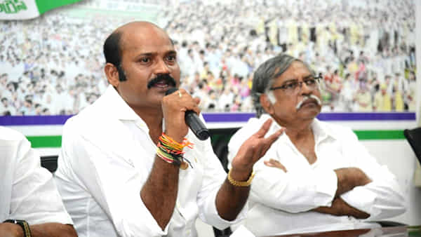 Vijayawada: ఏదిఏమైనా గన్నవరం నుంచే పోటీ చేస్తా.. ఆత్మీయ సమావేశంలో యార్లగడ్డ హాట్ కామెంట్స్..