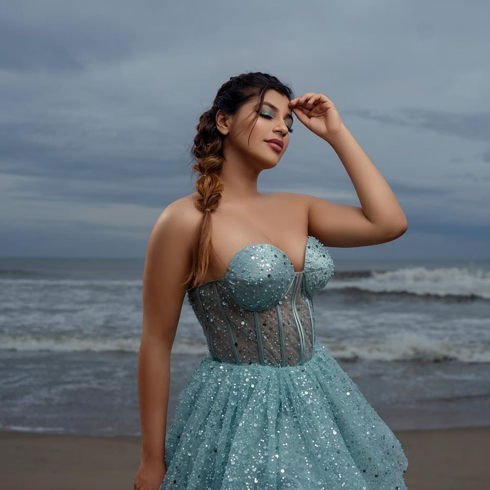 బిగ్‌ బాస్‌ షోతో మంచి గుర్తింపు తెచ్చుకుంది యషిక. బిగ్‌ బాస్‌ సీజన్‌ 2(తమిళం)లో పాల్గొని ఆకట్టుకుంటుంది. ఆ తర్వాత తరచూ గెస్ట్ గా షోలో మెరుస్తూనే ఉంది. 