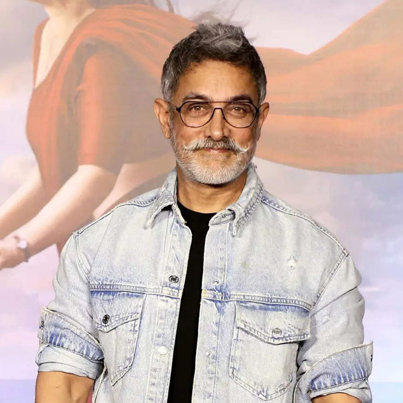 బాలీవుడ్ మిస్టర్ పర్ఫెక్షనిస్ట్ ఆమిర్‌ ఖాన్ సౌత్ రీ ఎంట్రీకి రెడీ అవుతున్నారా..? ఒకేసారి ఆమిర్‌ రెండు క్రేజీ ప్రాజెక్ట్స్‌కు గ్రీన్ సిగ్నల్ ఇచ్చారా...? ఇదే ఇప్పుడు కోలీవుడ్ సర్కిల్స్‌లో హాట్ టాపిక్‌. సౌత్‌లో ఓ స్టార్ హీరో సినిమాతో పాటు, ఓ సూపర్‌ హిట్ సీక్వెల్‌లోనూ నటించేందుకు ఆమిర్ గ్రీన్ సిగ్నల్‌ ఇచ్చారన్న ప్రచారం జరుగుతోంది.