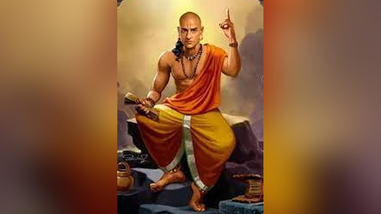 పెళ్లిళ్లు స్వర్గంలో నిశ్చయించబడతాయని అంటారు. అయినప్పటికీ భాగస్వామి కోసం వెతకక తప్పదు. మీరు కూడా పెళ్లి చేసుకోవాలని చూస్తున్నారా? భాగస్వామి కోసం ఎదురు చూస్తున్నారా? అయితే, పెళ్లికి ముందు ఈ 5 అంశాలను తప్పనిసరిగా పరిగణనలోకి తీసుకోవాలట. ఈ విషయాలన్ని ఆచార్య చాణక్యుడు తాను రాసిన నీతిశాస్త్రం గ్రంథంలో చాలా స్పష్టంగా పేర్కొనడం జరిగింది. మరి చాణక్యుడు పేర్కొన్న ఆ 5 అంశాలు, గుణాలు ఏంటో ఓసారి చూద్దాం.. 