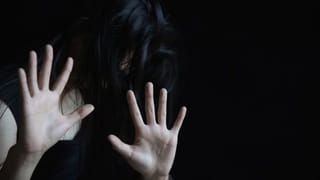 పాఠశాల భవనంపై నుంచి కిందపడి పదో తరగతి విద్యార్ధి మృతి.. టీచర్లే కొట్టి చంపారంటోన్న తండ్రి