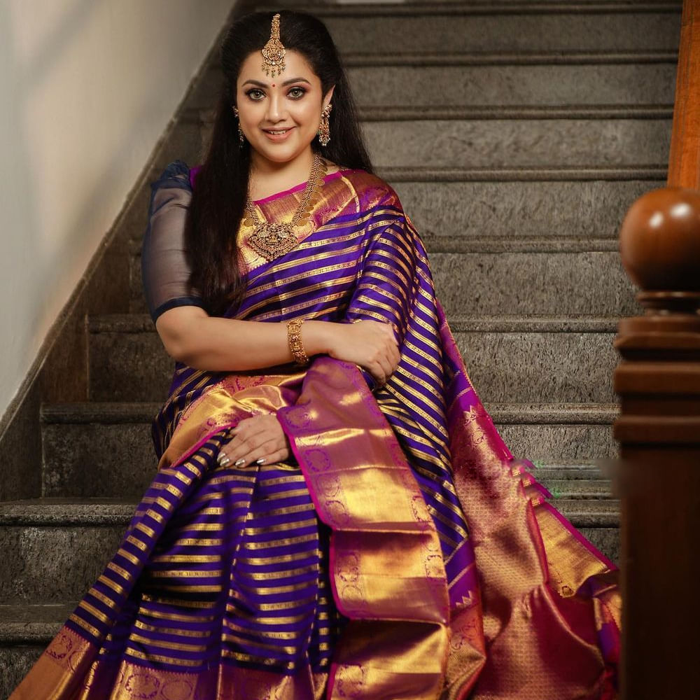 శివాజీ గణేశన్ నటించిన నెంచంగల్ సినిమాతో బాలనటిగా రంగప్రవేశం చేసింది. ఆ తర్వాత రజినీకాంత్ నటించిన అన్పుల్ సినిమాతో ప్రశంసలు అందుకుంది. తెలుగులో సరిగమలు సినిమాలోనూ బాలనటిగా నటించి మెప్పించింది మీనా. 