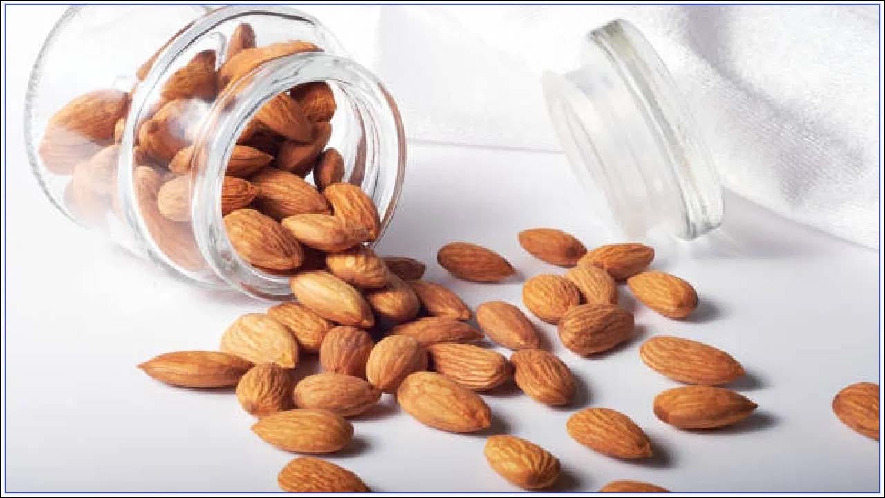 బాదం పప్పును తీసుకోవడం వల్ల అనేక ఆరోగ్య ప్రయోజనాలు ఉన్నాయి. రోజూ ఒకట్రెండు బాదంపప్పులు తింటే అనేక వ్యాధులకు దూరంగా ఉండవచ్చు.ఇప్పుడు బాదంపప్పు తినడం వల్ల బరువు తగ్గవచ్చని తాజా అధ్యయనంలో వెల్లడైంది. సౌత్ ఆస్ట్రేలియా యూనివర్సిటీకి చెందిన అధ్యయన బృందం దీనిపై పరిశోధన చేసింది.