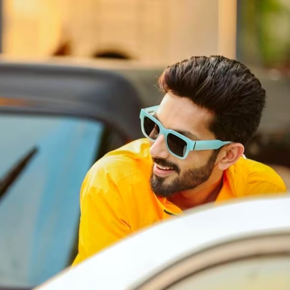 సినిమాలు కొంచం అటు ఇటుగా ఉన్న మ్యూజిక్ తో మ్యాజిక్ చేసి సినిమాలను హిట్ చూపిస్తున్నారు కొందరు మ్యూజిక్ డైరెక్టర్ అలాంటి వారిలో అనిరుధ్ ముందు వరుసలో ఉంటారు. ఈ మధ్య కాలంలో అనిరుధ్ మ్యూజిక్ సెన్సేషన్ గా మారిపోయారు. 