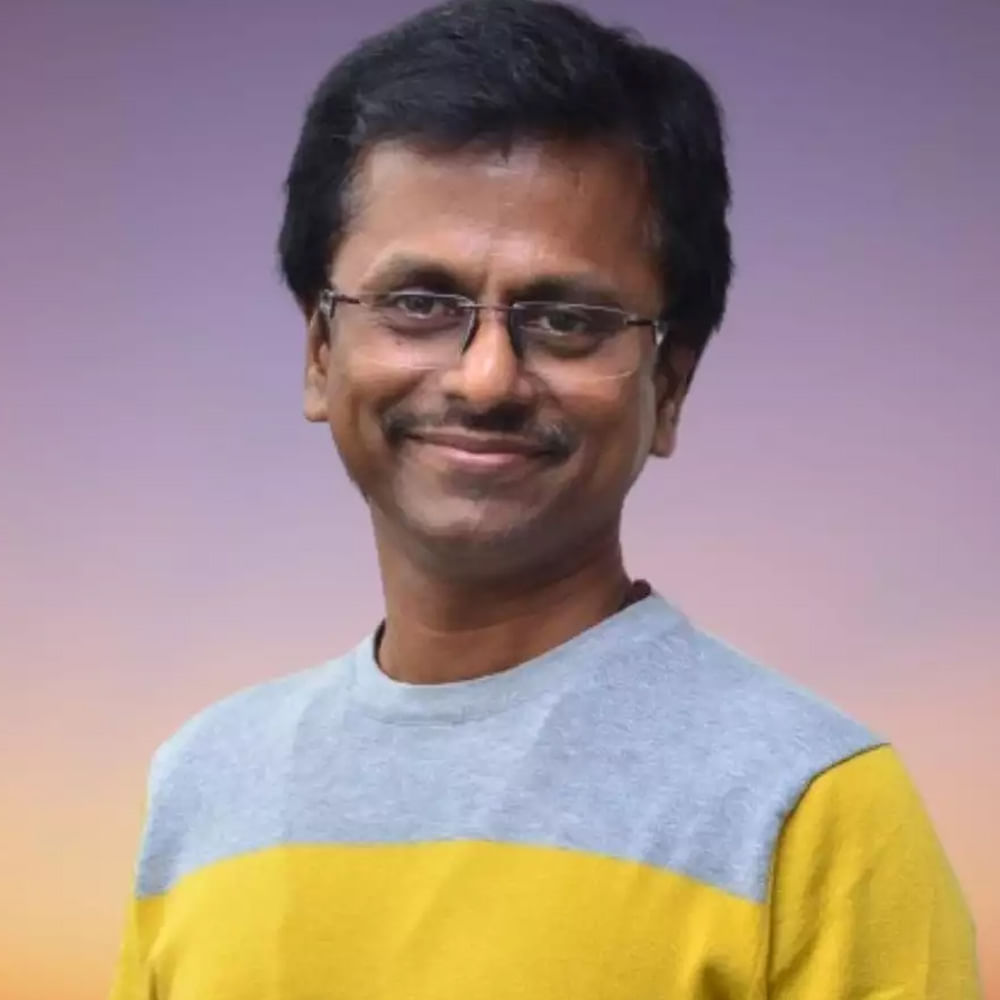 A.R. Murugadoss: ఒకప్పుడు సంచలన విజయాలతో దూసుకుపోయిన ఏఆర్ మురుగదాస్ చాలా కాలం గ్యాప్ తర్వాత కొత్త సినిమా ప్రకటించారు. యువ హీరో శివకార్తికేయన్‌తో మురుగదాస్ న్యూ ప్రాజెక్ట్ అనౌన్స్ చేసారు మేకర్స్. దీనికి సంబంధించిన అధికారిక వీడియో విడుదల చేసారు మేకర్స్. చివరగా 2020లో దర్బార్ సినిమాతో వచ్చారు మురుగదాస్.