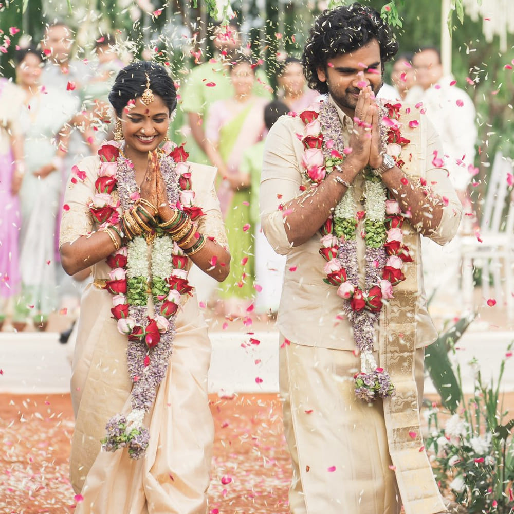 అశోక్, కీర్తి పాండియన్ బ్లూ స్టార్ అనే తమిళ సినిమాలో నటించారు. ఈ మూవీ చిత్రీకరణ సమయంలోనే వీరి మధ్య ఏర్పడిన పరిచయం కాస్త ప్రేమగా మారింది.  కీర్తి తమిళ్ బిగ్ బాస్ సీజన్ 1లో పాల్గొన్నారు. ప్రస్తుతం వివాహంకు సంబంధించిన ఫోటోస్ వైరలవుతున్నాయి. 