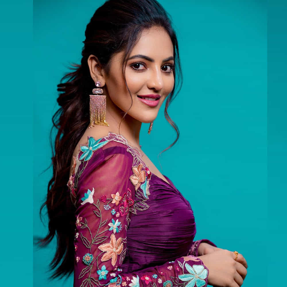 తమిళ్ ఇండస్ట్రీలోని స్టార్ హీరోయిన్లలో అతుల్య రవి ఒకరు. 2017లో కాదల్ కన్ కట్టుడే సినిమాతో కోలీవుడ్ ఇండస్ట్రీలోకి అడుగుపెట్టింది అతుల్య రవి. ఆ తర్వాత వరుస అవకాశాలు అందుకుంటూ స్టార్ డమ్ సొంతం చేసుకుంది.
