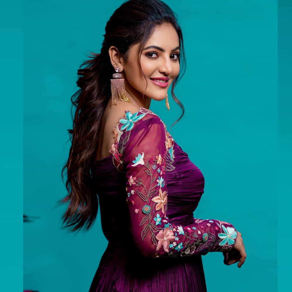 వర్జినీటి కోల్పోవడానికి సరైన వయస్సు ఏదని మీరు అనుకుంటున్నారు ?.. అని ప్రశ్నించగా.. అతుల్య స్పందిస్తూ.. తన అభిప్రాయం ప్రకారం 21 నుంచి 25 ఏళ్లు వయసు కరెక్ట్ అనిపిస్తోందని చెప్పుకొచ్చింది.