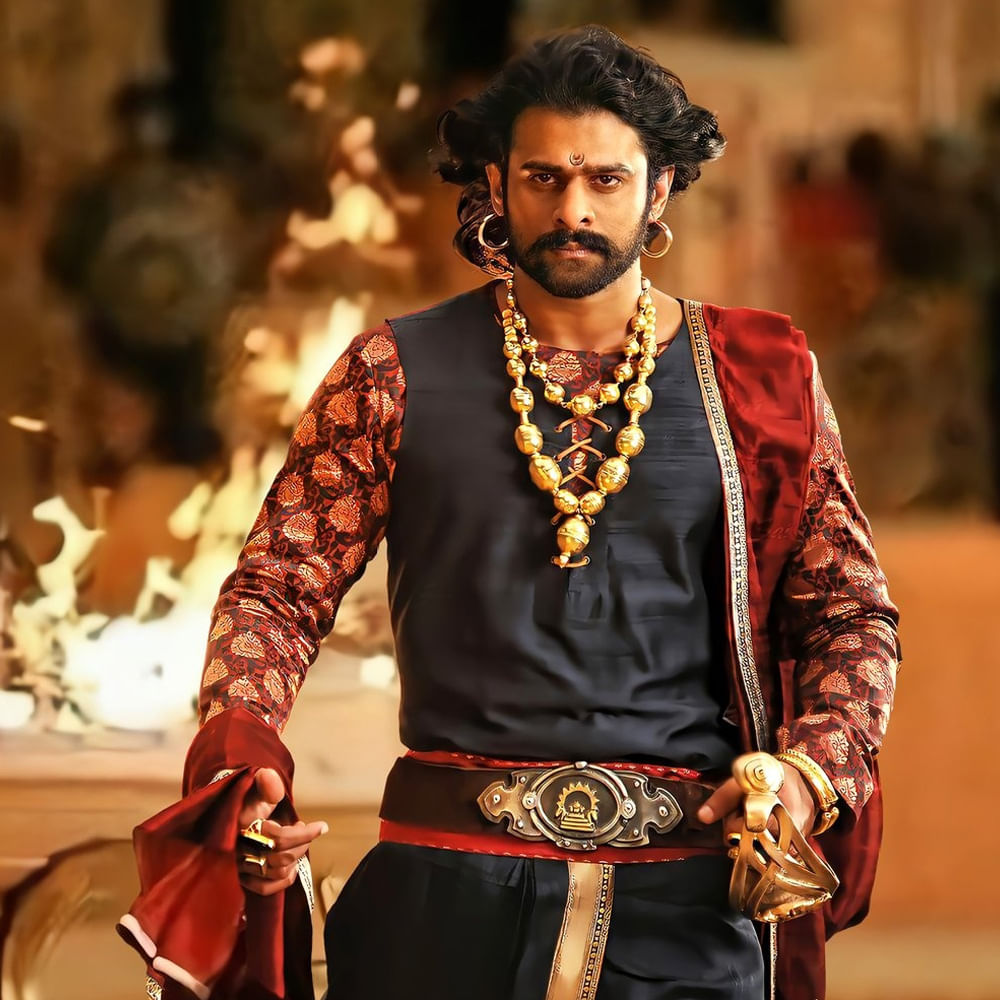 Bahubali 2: ఇండియన్‌ బాక్సాఫీస్‌ చరిత్రలో దాదాపు 1800 కోట్లకు పైగా కలెక్ట్ చేసి సౌత్‌ సినిమా స్టామినాను సగర్వంగా నిలబెట్టిన సినిమా బాహుబలి2. రాజమౌళి దర్శకత్వం వహించిన సినిమా ఇది. ఈ సినిమా తర్వాత రాజమౌళి చిత్రీకరించిన సినిమా ట్రిపుల్‌ ఆర్‌. ఈ సినిమా కూడా వెయ్యి కోట్ల మార్కును దాటేసింది. 1258 కోట్లు వసూలు రాబట్టింది.