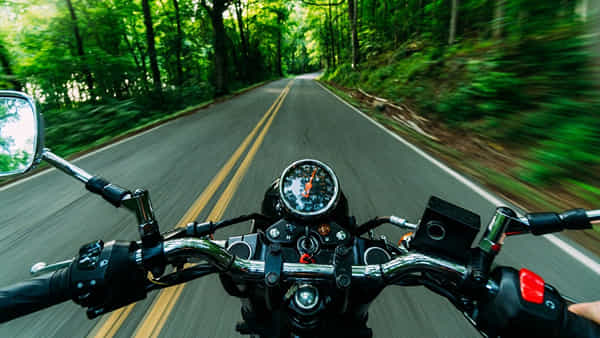 Bike Mileage Tips: మీ బైక్ మైలేజీని పెంచుకోవాలని అనుకుంటున్నారా.. మెకానిక్తో మాట్లాడి ఈ 4 విషయాలను మార్చుకోండి..
