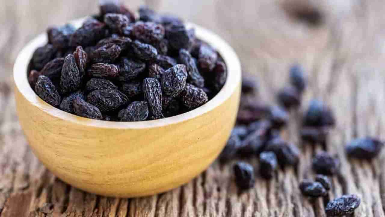 Black Raisin: నల్ల ఎండుద్రాక్ష తినడం వల్ల ఎన్ని లాభాలో.. డయాబెటిక్‌ నుంచి బీపీ వరకు సర్వరోగ నివారిణి