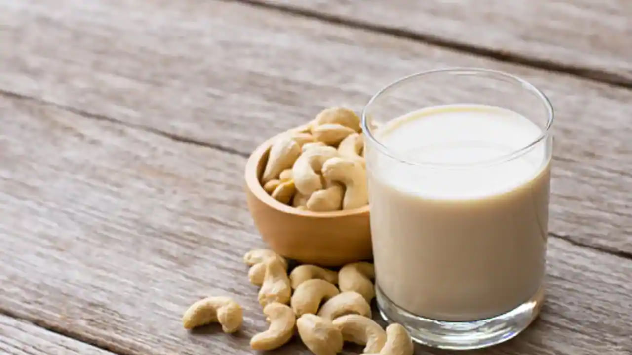Cashew Milk Benefits జీడిపప్పు పాలు ఎప్పుడైనా తాగారా? దీనితో ఎన్నో