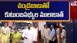 Andhra Pradesh: పిక్కలు పీకేస్తున్న వీధి కుక్కలు..  ఆరోగ్య కేంద్రాల్లో మందుల కొరత.. వీధుల్లో తిరగాలంటే భయపడుతున్న ప్రజలు..