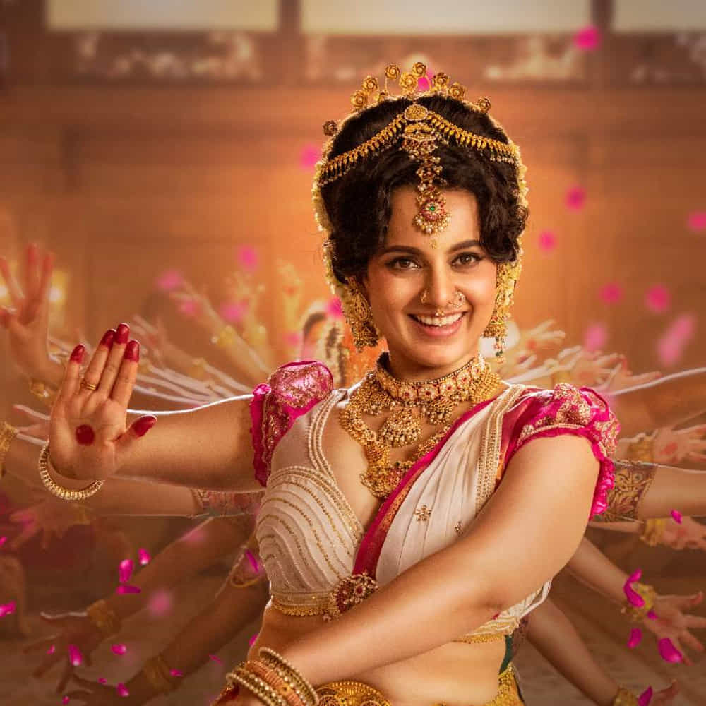 పార్ట్లో వన్లో కనిపించిన స్వామిజీని పోలిన పాత్ర కూడా సీక్వెల్లో కనిపించటంతో యాజిటీజ్గా ఉందంటున్నారు ఆడియన్స్. మరి ఫుల్ మూవీలో అయినా వేరియేషన్ చూపిస్తారా..? లేదంటే పాత కథతోనే ఉసూరుమనిపిస్తారా..? అన్నది బిగ్ స్క్రీన్ మీద చూడాలి