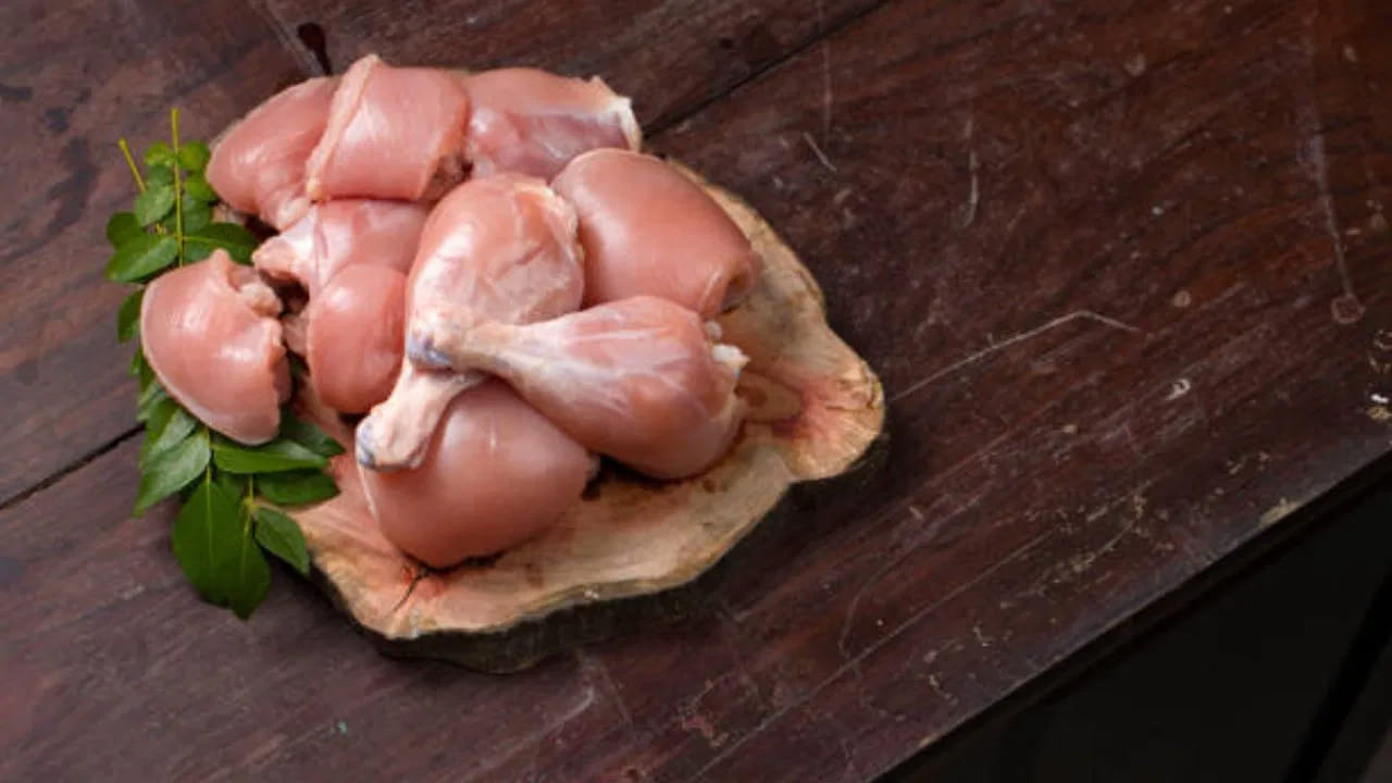 షుగర్, బీజీ వంటి పలు ఆరోగ్య సమస్యలకు మూల కారణం అధిక బరువు. జీవనశైలిలో వచ్చిన మార్పుల కారణంలో నేటి కాలంలో ప్రతి ఒక్కరూ ఒబేసిటీతో బాధపడుతున్నారు. శరారక శ్రమతగ్గడం, తగినంత నిద్ర లేకపోవడం, పోషకాహార లోపం, ప్రాసెస్‌ ఫుడ్ అధికంగా తినడం వంటి పలు కారణాల రిత్యా బరువు పెరిగిపోతున్నారు. అంతేకాకుండా చాలా మంది మోకాలు, మెడ, భుజం నొప్పితో బాధపడుతున్నారు. 