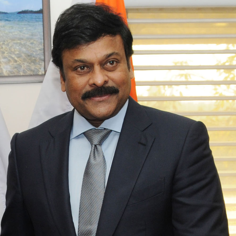 Chiranjeevi: మెగాస్టార్ చిరంజీవి మిస్ శెట్టి మిస్టర్ పొలిశెట్టి సినిమాను విడుదలకు ముందే చూసారు. నవీన్ పొలిశెట్టి, అనుష్క జంటగా మహేష్ బాబు తెరకెక్కించిన ఈ చిత్రం పూర్తిగా హిలేరియస్ ఎంటర్‌టైనర్ అని.. కచ్చితంగా ప్రేక్షకులను మెప్పించడం ఖాయం అని చెప్పారు చిరు. సెప్టెంబర్ 7న ఈ సినిమా విడుదల కానుంది.