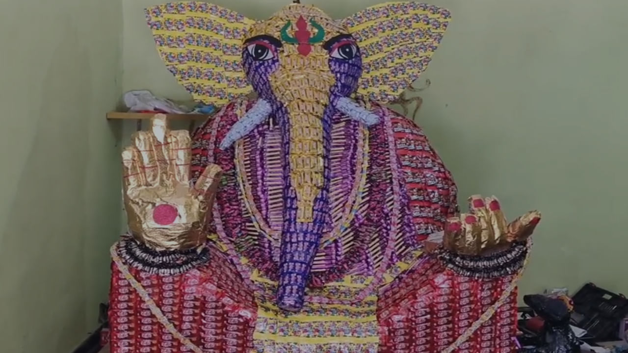 Chocolate Ganesh : వీధికో వెరైటీ వినాయకుడు.. ఆకట్టుకుంటున్న తియ్యతియ్యని చాక్లెట్ గణపతి..