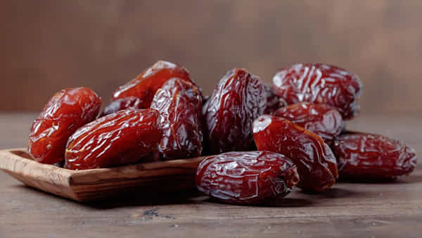 Health Tips: పడుకునే ముందు 2 ఖర్జూరాలు తింటే చాలు.. ఆ సమస్యలన్నీ దూరం-ఆరోగ్యం మీ సొంతం..