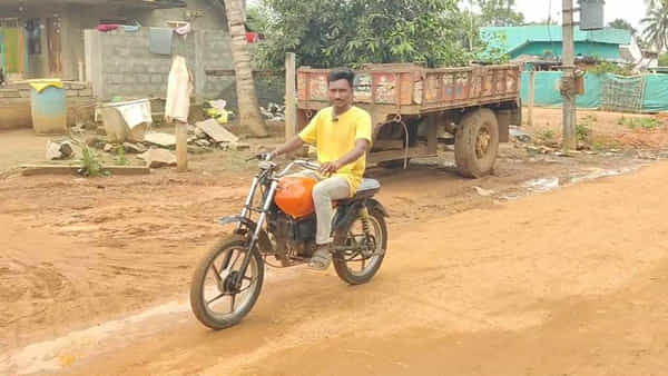 Andhra Pradesh: యూట్యూబ్లో చూసి ఎలక్ట్రిక్ బైక్ తయారుచేసిన యువకుడు.. మైలేజ్ చూస్తే ఆశ్చర్యపోవాల్సిందే