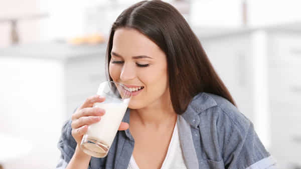 Health Tips: ఉదయాన్నే పాలు తాగడం వల్ల లాభమా? నష్టమా? నిపుణులు ఏం చెబుతున్నారు?