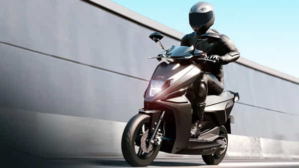 Electric Scooter: అధిక రేంజ్తో 5 ఎలక్ట్రిక్ స్కూటర్లు.. ఒకసారి ఫుల్ ఛార్జ్ చేస్తే 200 కిలోమీటర్లు తిరుగొచ్చు..