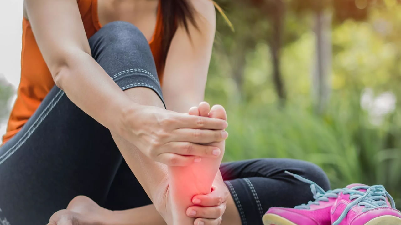 Foot Pain: మీ పాదాలలో నిరంతర నొప్పిగా ఉంటోందా.. లైట్‌గా తీసుకుంటున్నారా.. అయితే జాగ్రత్త..