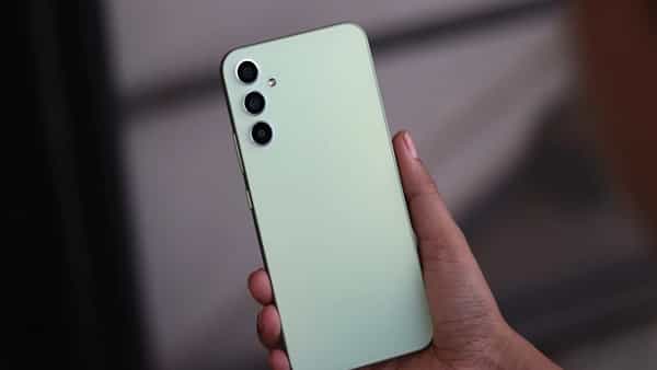 Samsung Galaxy A34: శామ్సంగ్ స్మార్ట్ ఫోన్ కొనాలనుకొనే వారికి గుడ్ న్యూస్.. ఆ ఫోన్పై ఏకంగా రూ. 4,000 తగ్గింపు.. మిస్ అవ్వొద్దు..