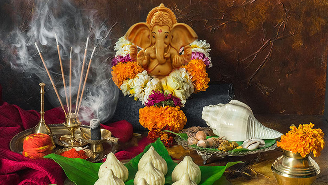 Ganesh Chaturthi 2023: వినాయక చవితి పూజలో ఇవి తప్పని సరి.. వీటిని ఉపయోగించకుండా చేసే పూజ అసంపూర్ణం..