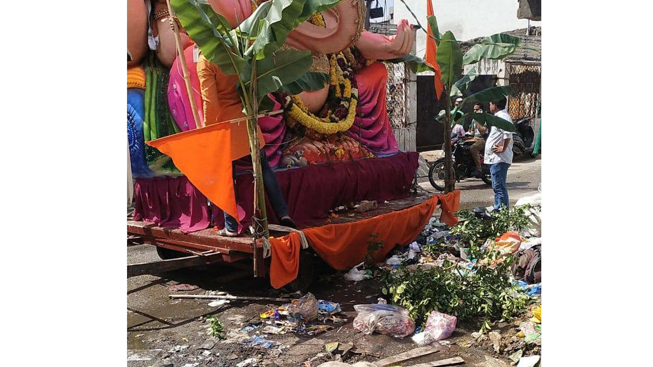 Hyderabad: ఓవైపు కొనసాగుతున్న శోభాయాత్ర.. షార్ట్ సర్క్యూట్ వల్ల తప్పిన పెను ప్రమాదం..