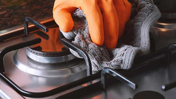 Gas Cleaning Tips: గ్యాస్ బర్నర్ను ఈజీగా ఎలా క్లీన్ చెయ్యాలో తెలుసా..? వీడియో చూస్తే మీ కళ్లను మీరే నమ్మలేరు..