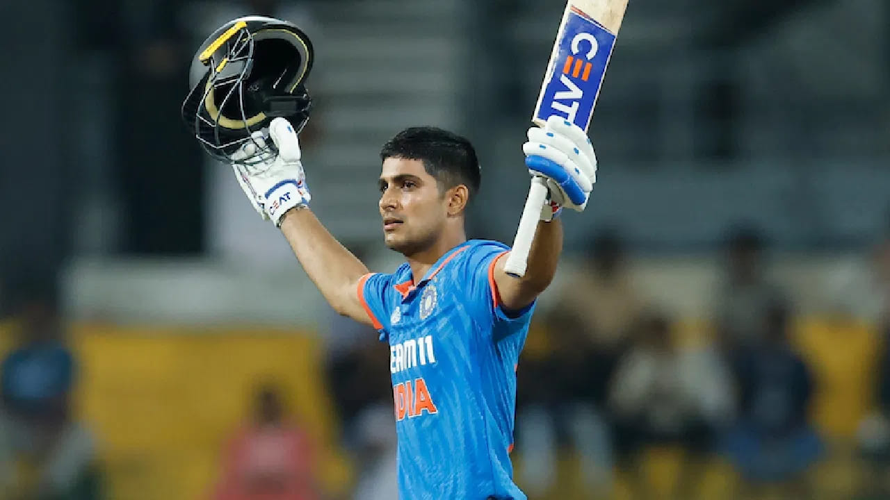 ఈ మ్యాచ్‌లో గిల్ 92 బంతులు ఎదుర్కొని 6 ఫోర్లు, 4 సిక్సర్లతో సెంచరీ పూర్తి చేసుకున్నాడు. ఈ సెంచరీతో వన్డే క్రికెట్‌లో 35 ఇన్నింగ్స్‌ల్లో అత్యధిక పరుగులు చేసిన ఆటగాడిగా శుభ్‌మన్ గిల్ ప్రపంచ రికార్డు సృష్టించాడు.