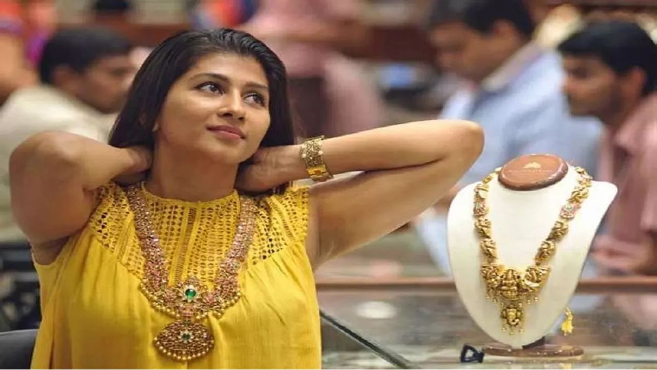 Gold Price Today: బంగారం కొనుగోలు దారులకు ఊరట.. గురువారం తెలుగు రాష్ట్రాల్లో పసిడి, వెండి ధరల వివరాలివే