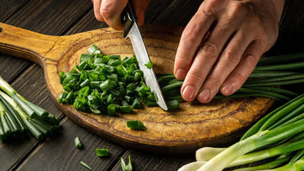 Health Tips: ఉల్లి ఆకుతో బోలెడు ఆరోగ్య ప్రయోజనాలు.. దీనిని ఇలా ఉపయోగించండి..