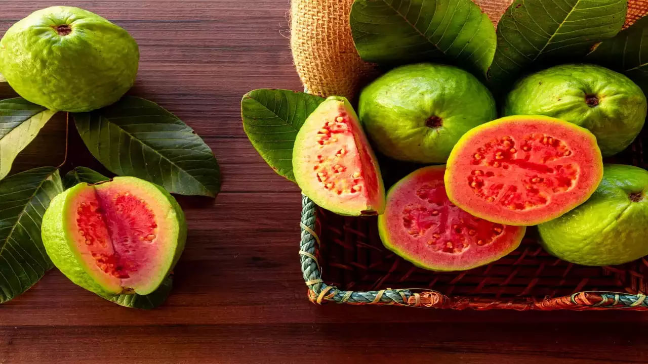 Beauty Tips with Guava: జామ పండుతో ఆరోగ్యమే కాదు అందమైన చర్మం కూడా మన సొంతం అవుతుంది!