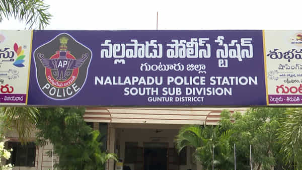Andhra Pradesh: దిశ పోలీసులనే టెస్ట్ చేసిన మహిళ... కిడ్నాప్ పేరుతో ఫోన్ చేసి హడలెత్తించింది.. ట్విస్ట్ ఏంటంటే..
