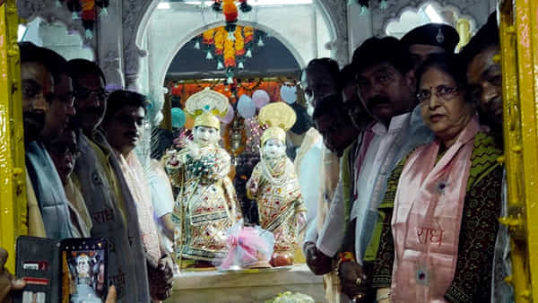 రూ.125 కోట్ల విలువైన ఆభరణాలతో జన్మాష్టమి వేడుకలు.. బిగ్ బాస్ హౌస్ని మించి నిఘా నీడలో ఆలయం...