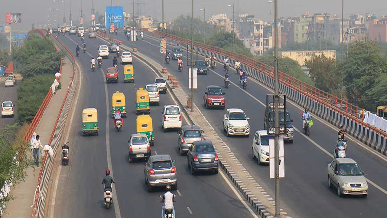 ఇదిలా ఉండగా.. సాధారణంగా చూసుకుంటే రహదారుల నిర్మాణం అనేగి మూడు పద్ధతుల్లో జరుగుతుంది. అందులో ఒకటి బీవోటీ, రెండవది ఇంజినీరింగ్‌ - ప్రొక్యూర్‌మెంట్‌ అండ్ కన్‌స్ట్రక్షన్ (EPC), ఇక మూడవది  హైబ్రిడ్‌ యాన్యుటీ మోడల్ (HAM). అయితే ఈపీసీ కింద నిర్మించినటువంటి రోడ్లకు తొందరగా.. నిర్వహణ చేపట్టాల్సిన అవసరం ఉంటుంది. 