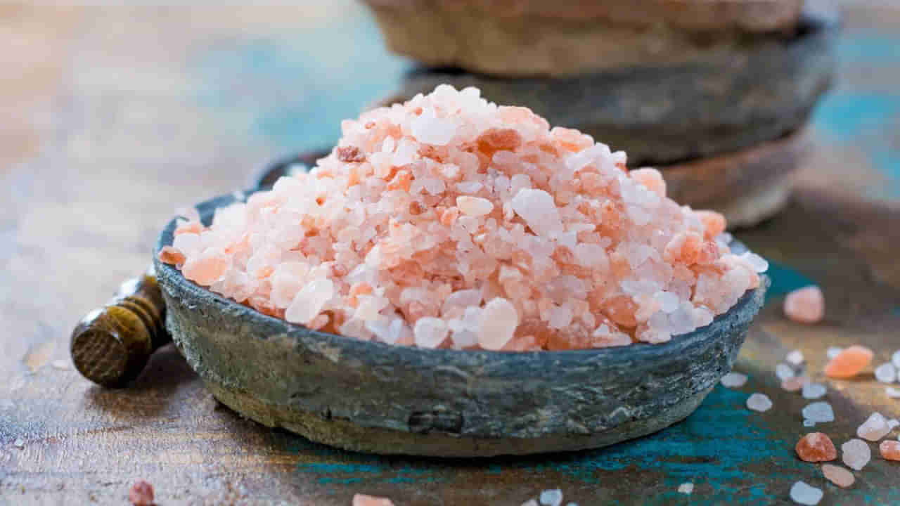 Pink Salt Benefits: అందంగా కనిపించాలనుకుంటున్నారా.. అయితే ఈ పింక్ సాల్ట్ ని యూజ్ చేయండి!