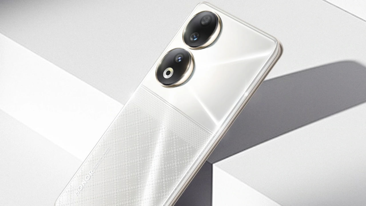 చైనాకు చెందిన స్మార్ట్ ఫోన్‌ దిగ్గజం హానర్‌ భారత మార్కెట్లోకి సెప్టెంబర్‌ 14న హానర్‌ 90 5జీ ఫోన్‌ను తీసుకొస్తోంది. హానర్‌ అధికారిక వెబ్‌సైట్‌తో పాటు, ఈ కామర్స్‌ సైట్‌ అమెజాన్‌లో ఈ ఫోన్‌ అందుబాటులోకి రానుంది. 