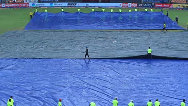 IND vs PAK: వర్షంతో మొదలుకాని ఛేజింగ్.. 20 ఓవర్లలో పాకిస్తాన్ టార్గెట్ ఎంతంటే?