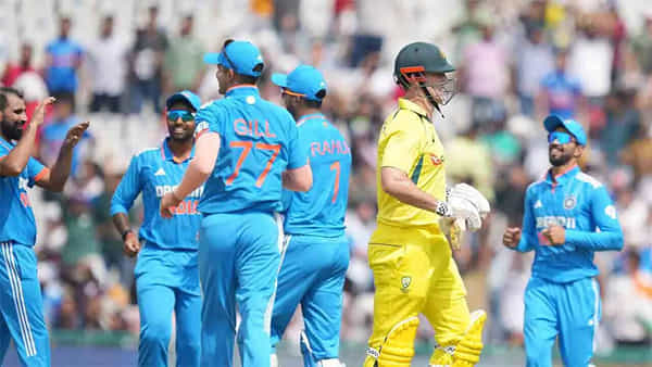 IND vs AUS 1st ODI: షమీ పాంచ్ పటాకా.. మెరిసిన వార్నర్.. మొహాలీ వన్డేలో టీమిండియా టార్గెట్ ఎంతంటే?