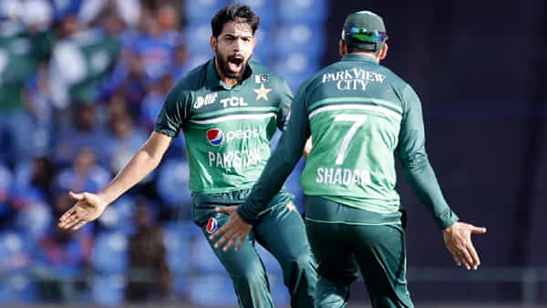 IND VS PAK: పాకిస్థాన్కు భారీ దెబ్బ.. గాయపడిన కీలక బౌలర్.. అకస్మాత్తుగా మ్యాచ్ నుంచి ఔట్..